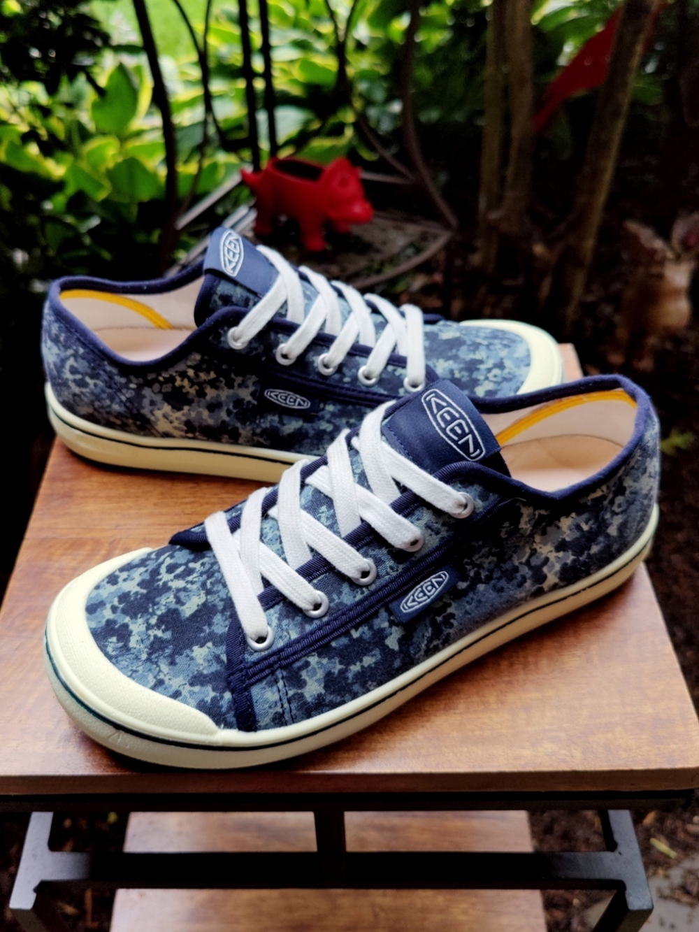 Keen Elsa Lite Canvas Sneakers Original Fit Blue Print Camouflage Low-Top Size 8